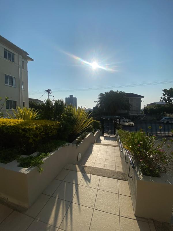 To Let 1 Bedroom Property for Rent in Sea Point Western Cape